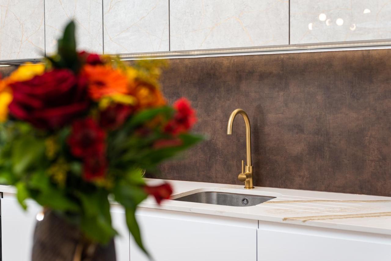 London'S Modern Nuance Apartment - Battersea Ngoại thất bức ảnh