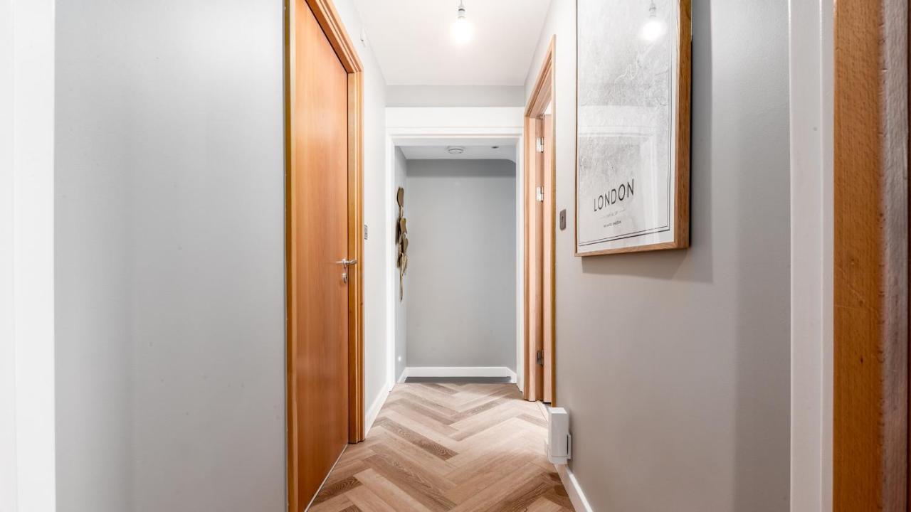 London'S Modern Nuance Apartment - Battersea Ngoại thất bức ảnh