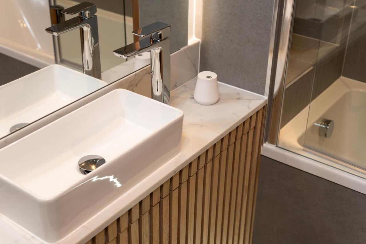 London'S Modern Nuance Apartment - Battersea Ngoại thất bức ảnh